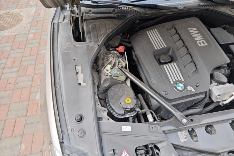 Used BMW 7 Series 2013 730Li Leading Model Engine Bay Right