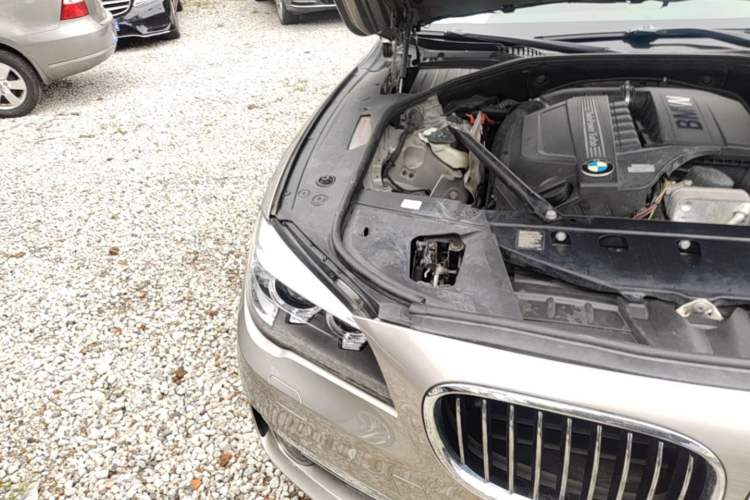 Used BMW 7 Series 2013 740Li Leading Model Engine Bay Right