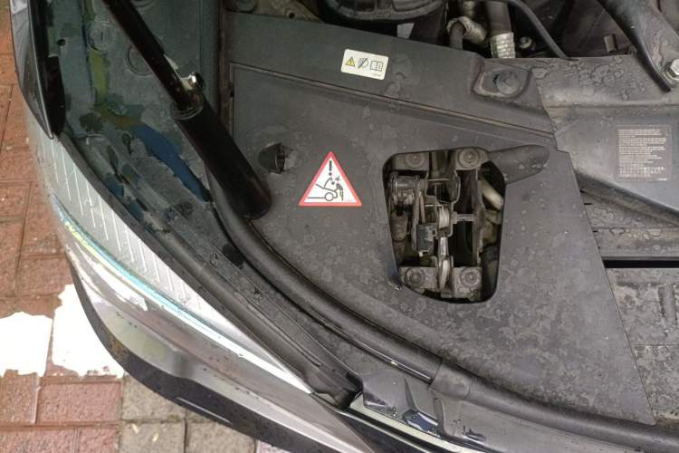 Used BMW 7 Series 2013 730Li Leading Model Engine Bay Right