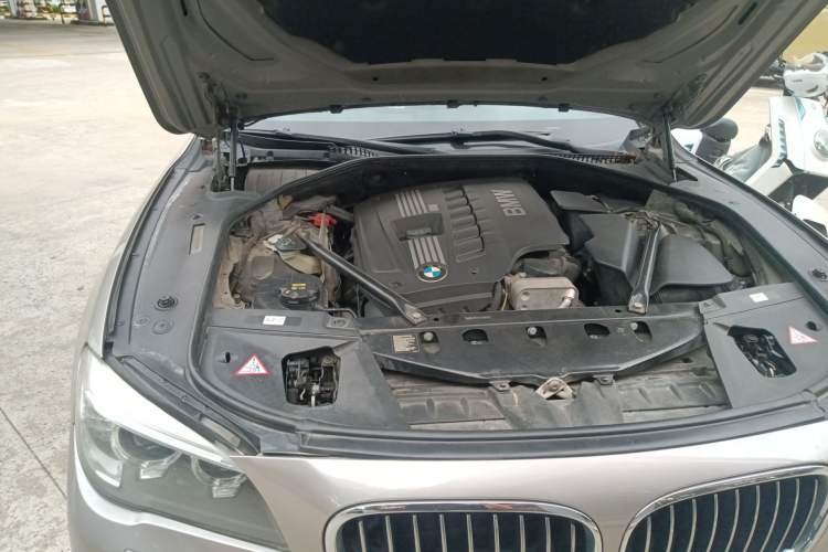 Used BMW 7 Series 2013 730Li Leading Model Engine Bay Right