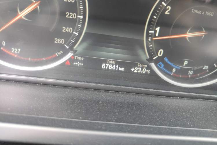 Used BMW 7 Series 2013 730Li Leading Model Odometer Close Up
