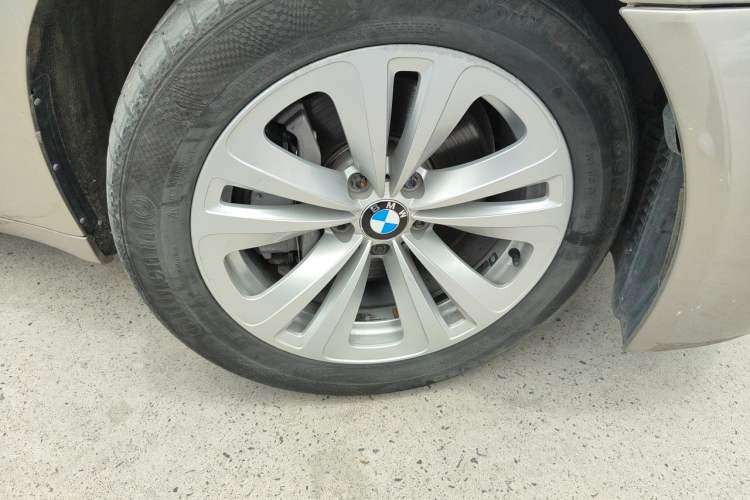 Used BMW 7 Series 2013 730Li Leading Model Right Front Wheel Hub