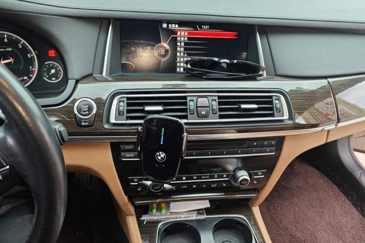 Used BMW 7 Series 2013 740Li Leading Model Audio And AC Panel