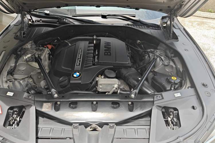Used BMW 7 Series 2013 740Li Leading Model Engine Bay