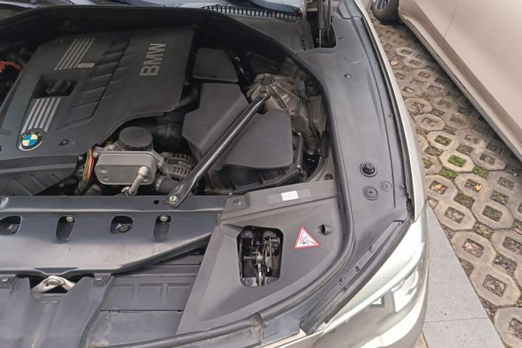 Used BMW 7 Series 2013 730Li Luxury Model Engine Bay Left