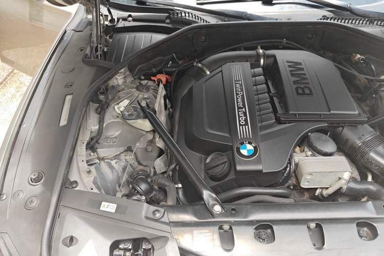 Used BMW 7 Series 2013 740Li Leading Model Engine Bay Right
