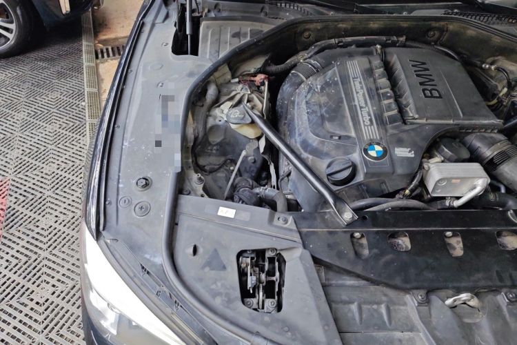 Used BMW 7 Series 2013 740Li Leading Model Engine Bay Right