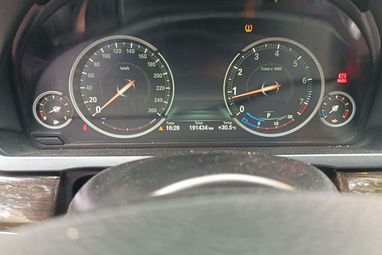 Used BMW 7 Series 2013 730Li Luxury Model Odometer Close Up