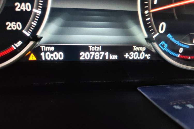Used BMW 7 Series 2013 740Li Leading Model Odometer Close Up