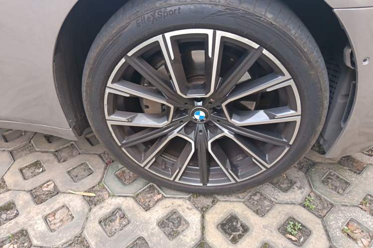 Used BMW 7 Series 2013 730Li Luxury Model Right Front Wheel Hub