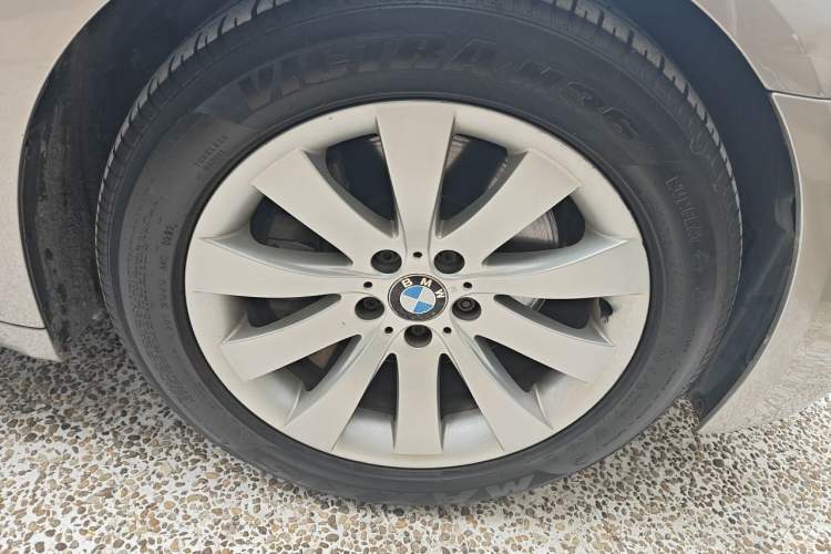 Used BMW 7 Series 2013 740Li Leading Model Right Front Wheel Hub