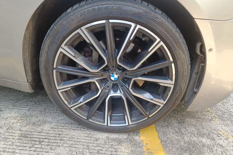 Used BMW 7 Series 2013 730Li Luxury Model Right Front Wheel Hub