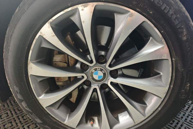 Used BMW 7 Series 2013 730Li Luxury Model Right Front Wheel Hub