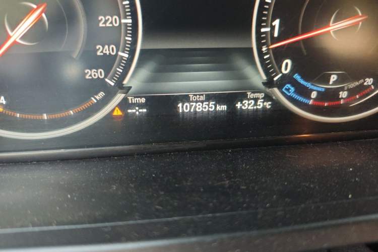 Used BMW 7 Series 2013 740Li Leading Model Odometer Close Up