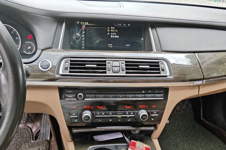 Used BMW 7 Series 2013 730Li Luxury Model Audio And AC Panel
