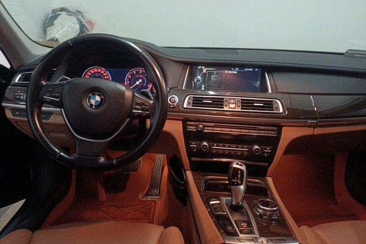 Used BMW 7 Series 2013 740Li Leading Model Center Console