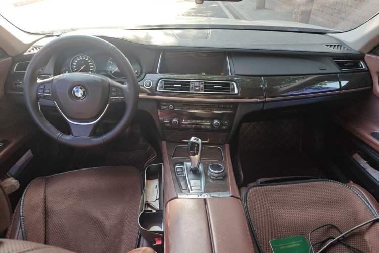 Used BMW 7 Series 2013 730Li Luxury Model Center Console