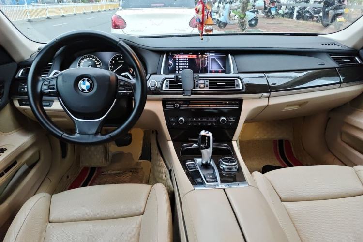 Used BMW 7 Series 2013 740Li Leading Model Center Console
