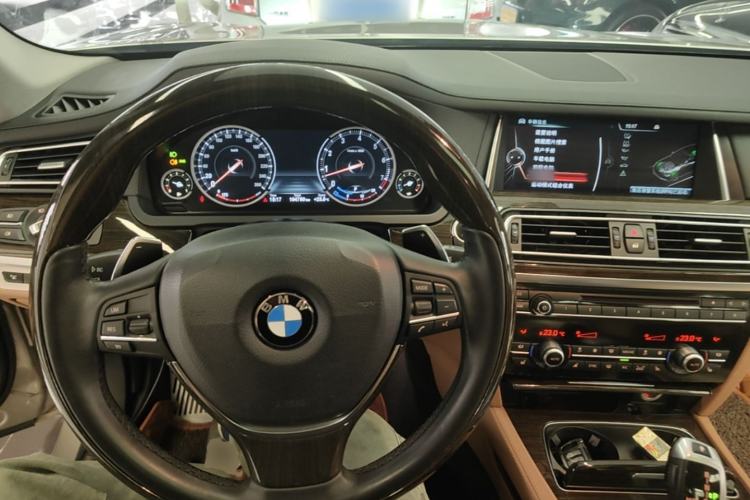 Used BMW 7 Series 2013 740Li Leading Model Center Console