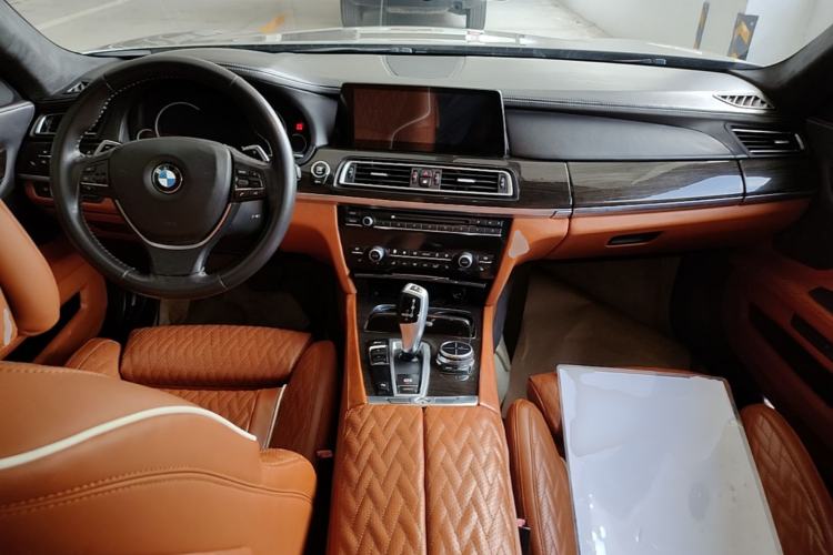 Used BMW 7 Series 2013 740Li Leading Model Center Console