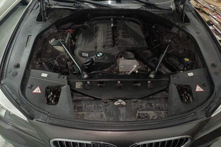 Used BMW 7 Series 2013 740Li Leading Model Engine Bay