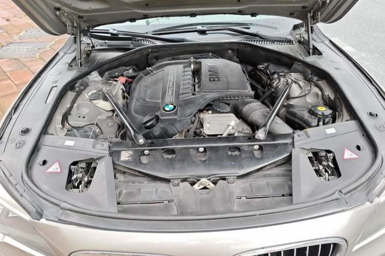 Used BMW 7 Series 2013 740Li Leading Model Engine Bay