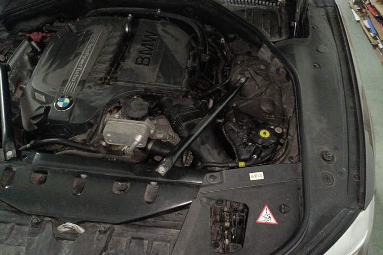 Used BMW 7 Series 2013 740Li Leading Model Engine Bay Left