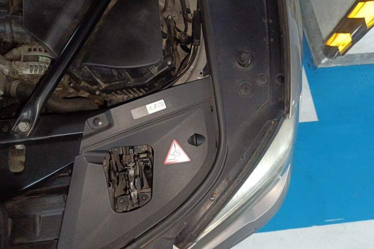 Used BMW 7 Series 2013 730Li Leading Model Engine Bay Left