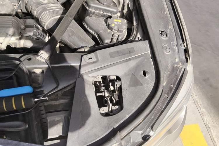 Used BMW 7 Series 2013 740Li xDrive Engine Bay Left