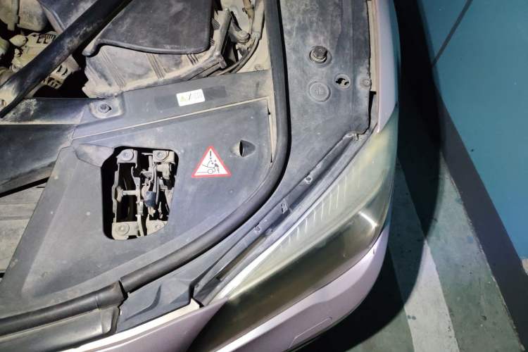 Used BMW 7 Series 2013 730Li Luxury Model Engine Bay Left