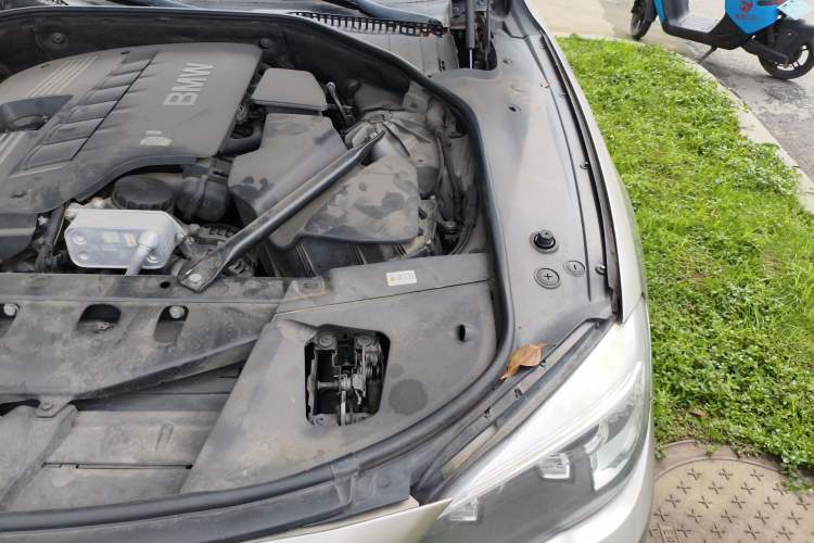 Used BMW 7 Series 2013 730Li Luxury Model Engine Bay Left