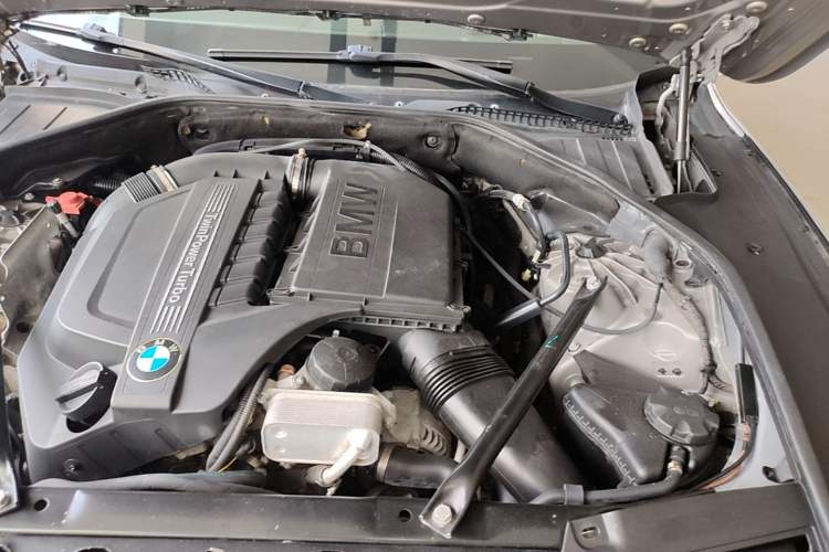 Used BMW 7 Series 2013 740Li Leading Model Engine Bay Left