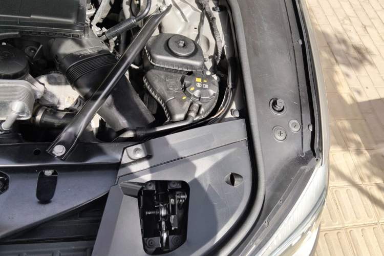 Used BMW 7 Series 2013 740Li xDrive Engine Bay Left