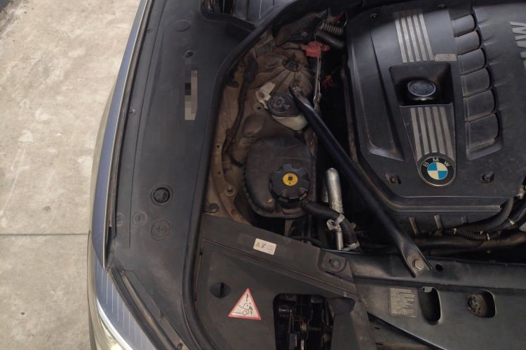 Used BMW 7 Series 2013 730Li Leading Model Engine Bay Right