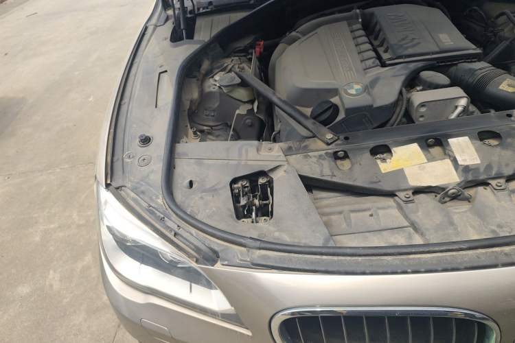 Used BMW 7 Series 2013 740Li Luxury Model Engine Bay Right