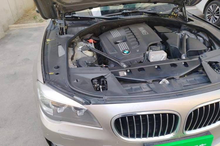 Used BMW 7 Series 2013 730Li Leading Model Engine Bay Right