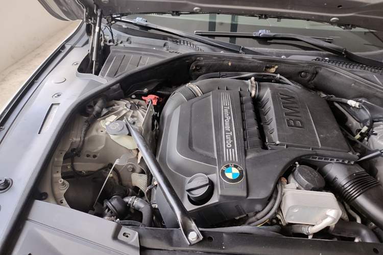 Used BMW 7 Series 2013 740Li Leading Model Engine Bay Right
