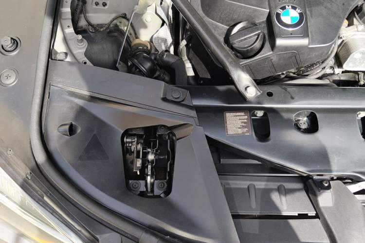 Used BMW 7 Series 2013 740Li xDrive Engine Bay Right