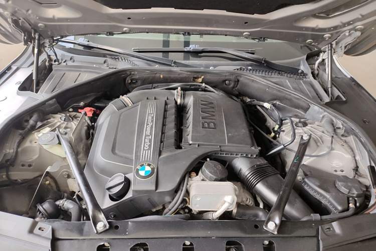 Used BMW 7 Series 2013 740Li Leading Model Engine Bay