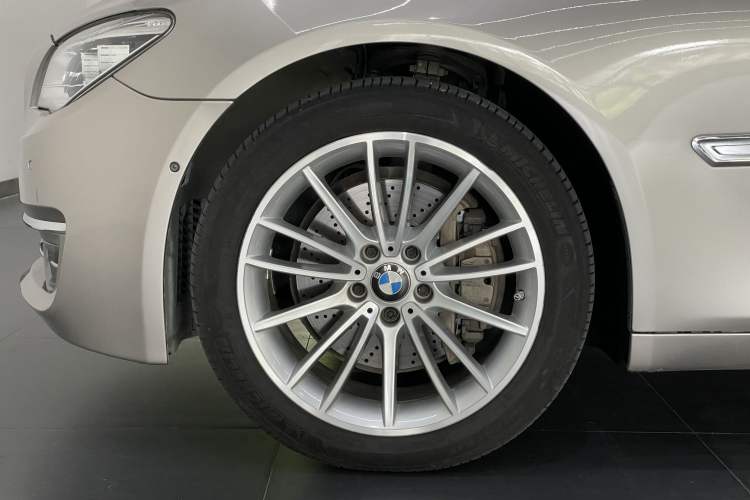 Used BMW 7 Series 2013 740Li Leading Model Exterior 10