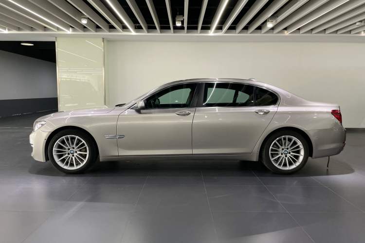 Used BMW 7 Series 2013 740Li Leading Model Exterior 6
