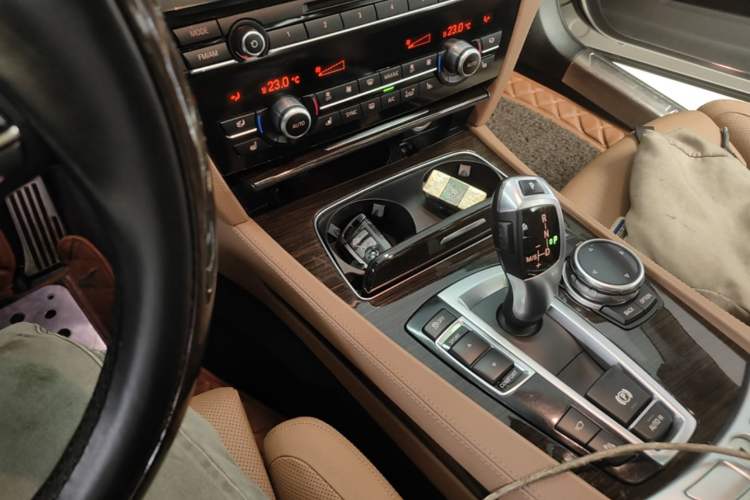 Used BMW 7 Series 2013 740Li Leading Model Gear Lever