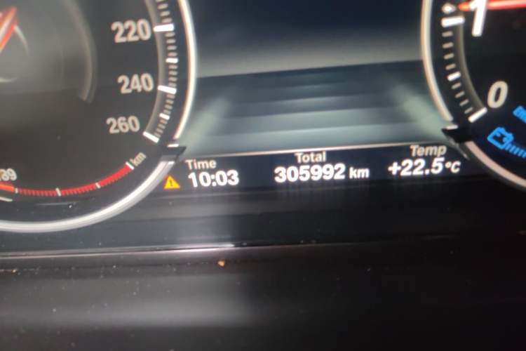 Used BMW 7 Series 2013 730Li Leading Model Odometer Close Up