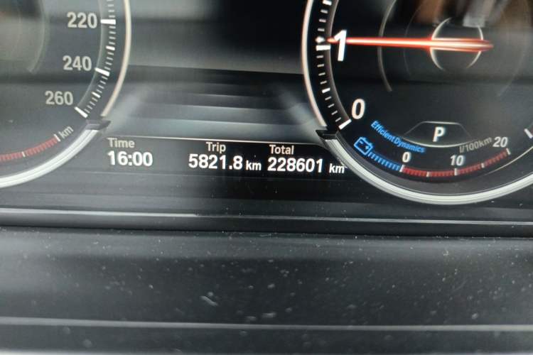 Used BMW 7 Series 2013 730Li Leading Model Odometer Close Up