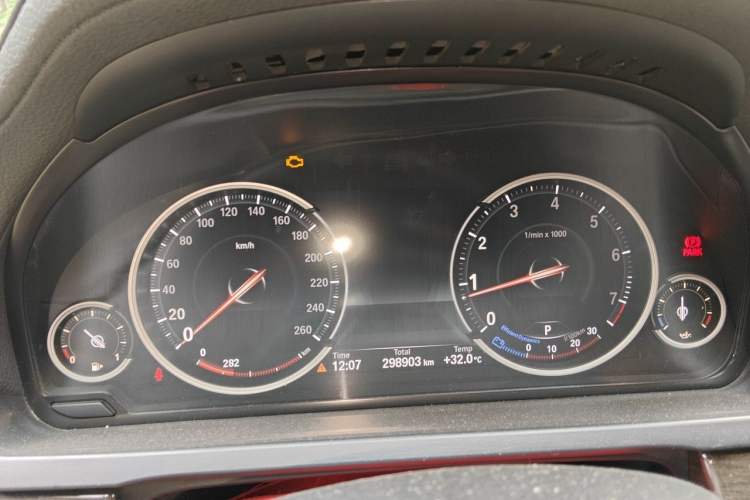 Used BMW 7 Series 2013 730Li Luxury Model Odometer Close Up