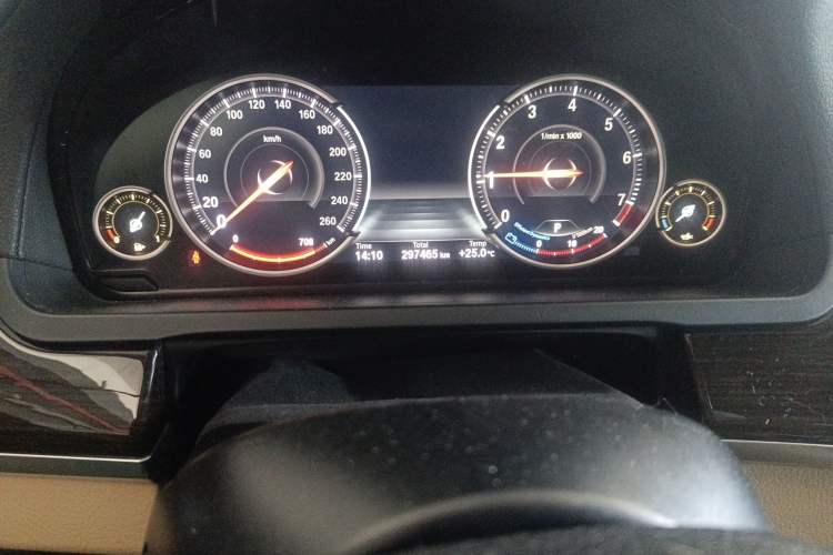 Used BMW 7 Series 2013 730Li Leading Model Odometer Close Up