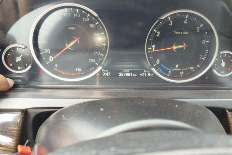 Used BMW 7 Series 2013 730Li Luxury Model Odometer Close Up