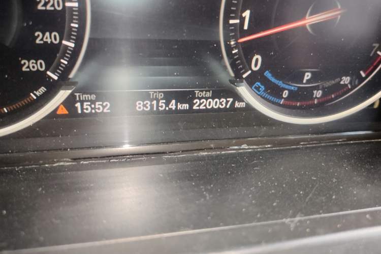 Used BMW 7 Series 2013 740Li Leading Model Odometer Close Up