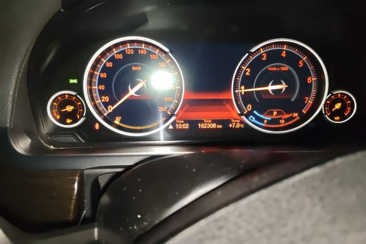 Used BMW 7 Series 2013 730Li Leading Model Odometer Close Up