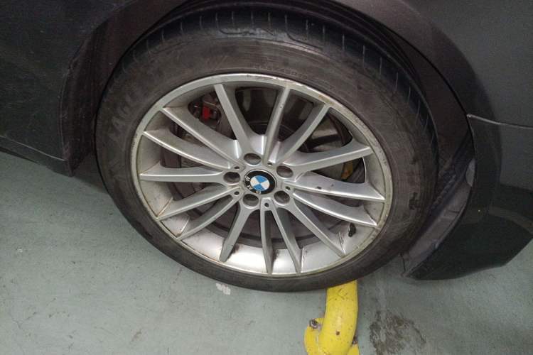 Used BMW 7 Series 2013 740Li Leading Model Right Front Wheel Hub
